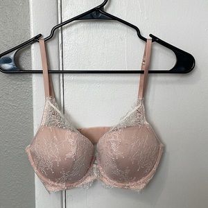 NWOT Victoria’s Secret lined plunge bra
